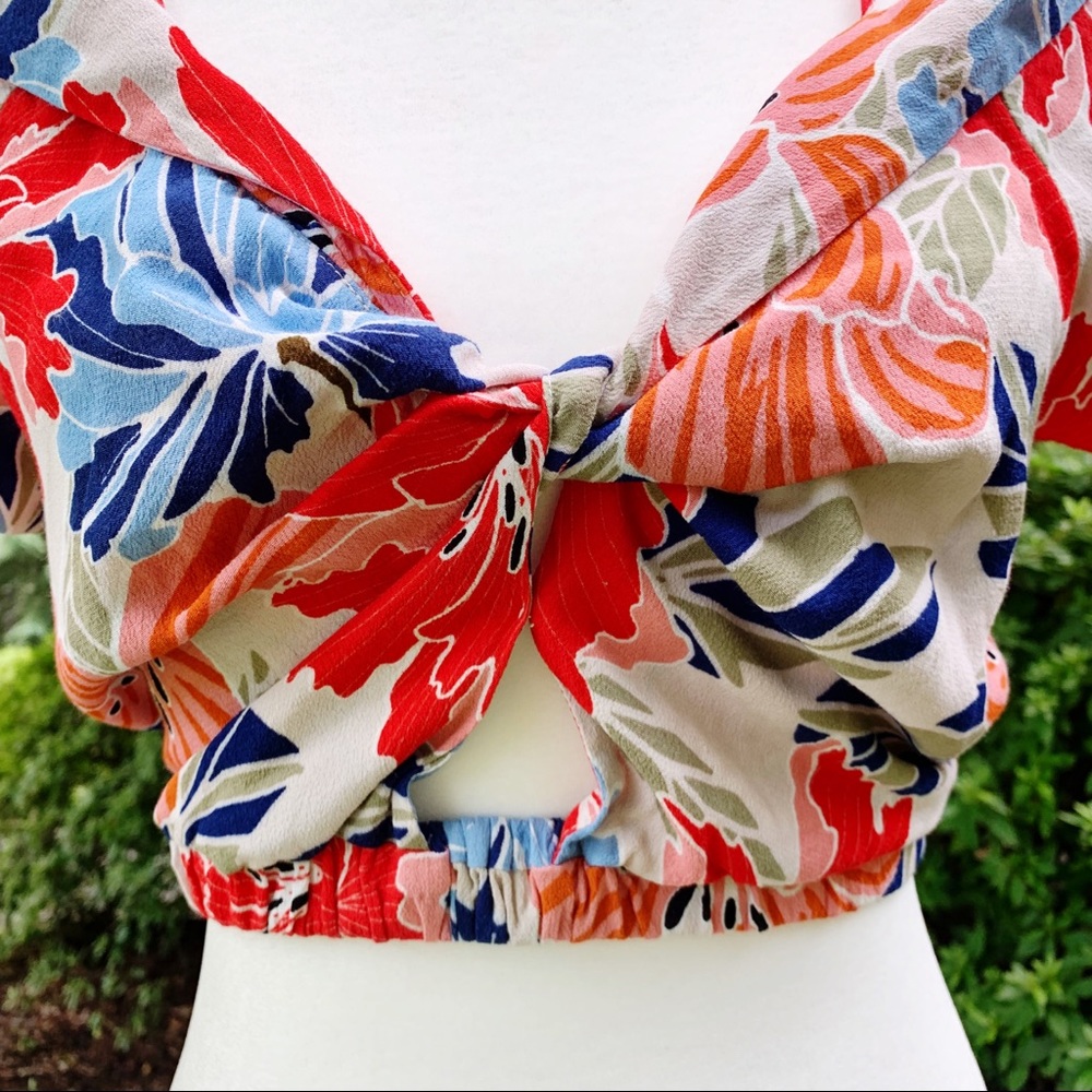 ASTR - Floral Crop Top - Picture 3 of 8